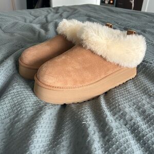 UGG Tan Slippers with Cream Fur - NEVER WORN
